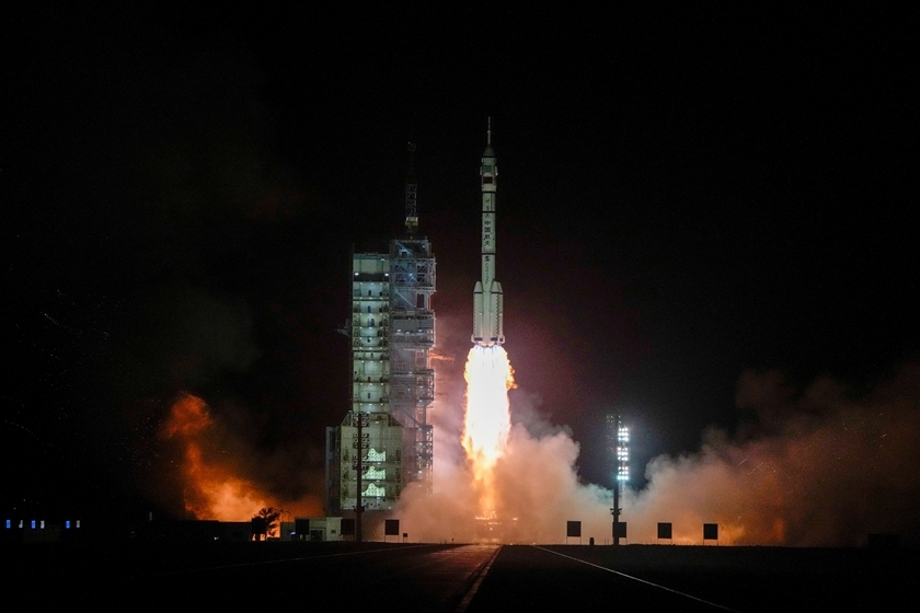 神船十八号成功发射，在太空“养鱼”
