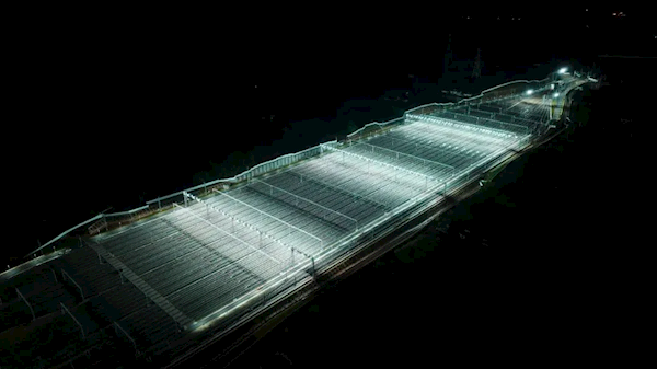 四川霸道的新型“陆地航空母舰”，西南最大的子弹头火车站
